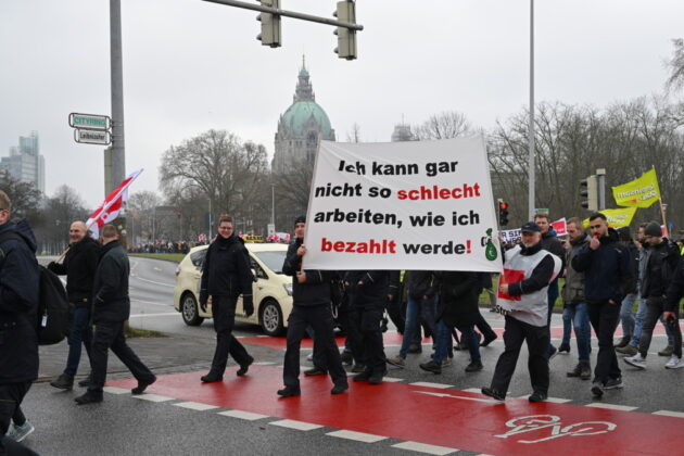 Großer Erfolg beim landesweiten Warnstreiktag: Rund 14 000 Beschäftigte waren am Dienstag in Niedersachsen auf den Straßen
