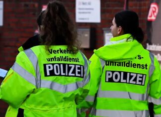 Hannover-Leinhausen: 58-Jähriger durch Unfall mit LKW tödlich verletzt Verkehrsunfalldienst der Polizei bei der Unfallaufnahme.