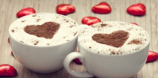 Kaffeetassen mit Herzen