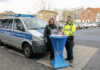 Die Polizeioberkommissarinnen Gaschler (li.) und Latzel informieren zu aktuellen Themen