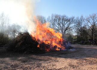 Schon mal vormerken: Osterfeuer in Godshorn Osterfeuer