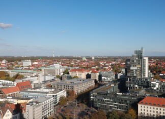Weltweit einzigartiger Bogenaufzug ermöglicht einmalige Sicht über ganz Hannover Blick von der Rathauskuppel über Hannover