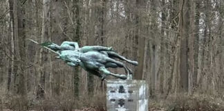 Zeugenaufruf: Unbekannte beschädigen Kriegsdenkmal in Hannover-Zoo