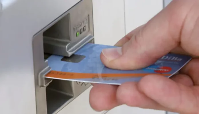 Bezahlung am Fahrscheinautomat mit EC-Karte