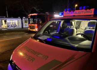 Person von Stadtbahn überrollt und tödlich verletzt Person in Davenstedt von Stadtbahn überrollt und tödlich verletzt.