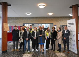 Mit mittlerer Reife zur Polizei Niedersachsen: Innenministerin Daniela Behrens besucht Schülerinnen und Schüler der Hannah-Arendt-Schule Innenministerin Daniela Behrens besucht Schülerinnen und Schüler der Hannah-Arendt-Schule.