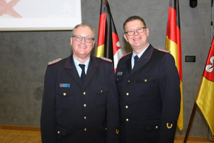 Regionsbrandmeister Karl-Heinz Mensing (links) mit seinem zukünftigen Stellvertreter, Lars-Robert Schwieger.