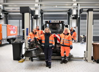 Weltfrauentag: 128 Frauen arbeiten bei aha in gewerblich-technischen Berufen Weltfrauentag: Frauen bei aha eine Erfolgsgeschichte. 128 Frauen arbeiten bei aha in gewerblich-technischen Berufen.