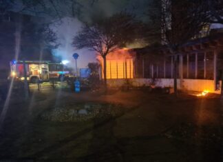 Müllcontainer brennen an der Tempelhofer Straße Müllcontainer brennen an der Tempelhofer Straße