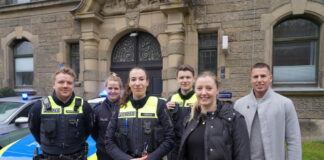 Neue und ehemalige Instacops der PD Hannover - v.l.: Petermax Bartelt, Elena Korn, Zoé Vaßmer, Marius Beernink, Alena Mehwald, Sylvan Bormann.