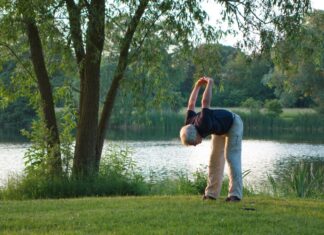 Aktiv und Bewegt bei win e.V. Senior macht Yoga/Sport