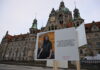 Neues Rathaus und Trammplatz: Foto- und Videoausstellung „w*im hannover faces & friends.“