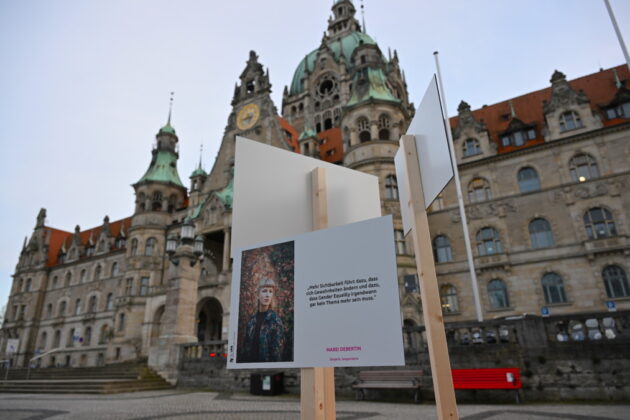 Neues Rathaus und Trammplatz: Foto- und Videoausstellung „w*im hannover faces & friends.“