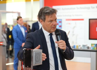 Bundeswirtschafts- und Klimaschutzminister Robert Habeck besucht Hannover Messe 2023 Hannover Messe - Robert Habeck