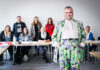 Influencerin DieLudi mit Pflegeanleiternden in der Johanniter-Akademie.