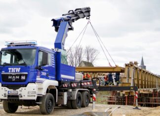 Längste Brücke in der Geschichte des THW Wiederaufbau nach Starkregen: Längste Brücke in der Geschichte des THW.