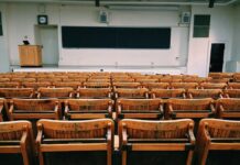 Kindervorlesung an der TiHo Hannover: Wie Welpen entstehen und Tierärzte helfen Hörsaal