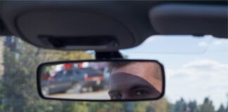 Auto / Innenspiegel / fahren