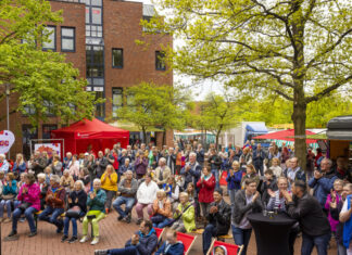 Sparkasse Hannover feiert mit viel Musik 200-jähriges Jubiläum in Langenhagen Das Geburtstagsfest der Sparkasse Hannover lockte zahlreiche Gäste in den Innenhof des Langenhagener Rathauses.