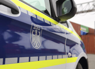 Kriminalität auf hohem Niveau: Zollfahndungsamt Hannover zieht Bilanz Zoll - Dienstfahrzeug