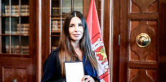 Verdienstkreuz am Bande des Niedersächsischen Verdienstordens für Teresa Enke