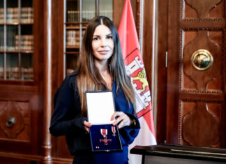 Teresa Enke erhält Verdienstkreuz am Bande des Niedersächsischen Verdienstordens Verdienstkreuz am Bande des Niedersächsischen Verdienstordens für Teresa Enke