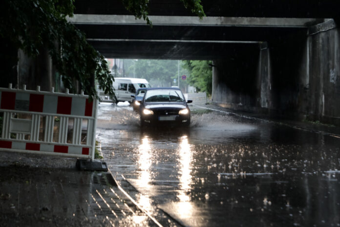 Hochwasser - Straße überflutet