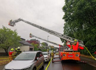 Hannover-Waldheim: Dachstuhlbrand Dachstuhlbrand in Hannover-Waldheim