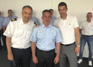 Neuer Stadtbrandmeister für die Freiwillige Feuerwehr der Landeshauptstadt Von links: Christoph Bahlmann, Michael Psarrianos und Dr. Axel von der Ohe.