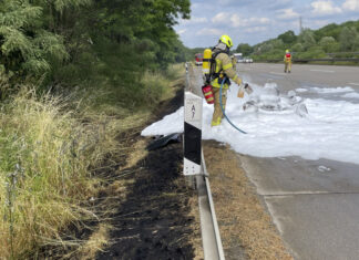 Explosionsgefahr: PKW-Brand mit Gastank auf der A7 PKW-Brand mit Gastank auf der BAB 7