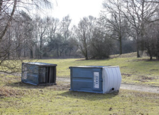 Wegen Vandalismus wird WC-Angebot auf östlicher Silbersee-Seite halbiert Silbersee - Vandalismus an Toilettenhäuschen