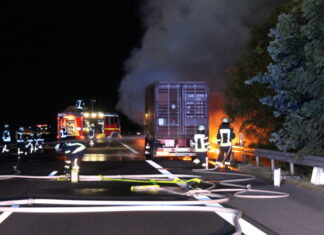 LKW brannte auf A2 zwischen Luthe und Kolenfeld Lkw-Brand auf der Autobahn.