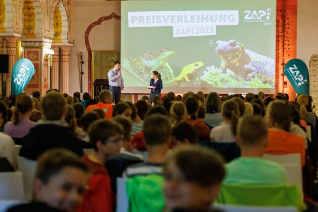 Ueber 350 Kinder und Jugendliche bei der spannenden Preisverleihung. - Foto: Bargiel / Erlebnis-Zoo Hannover
