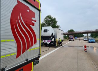 Schwelbrand in einem LKW Fahrerhaus Schwelbrand in einem LKW Fahrerhaus