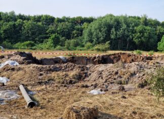Kampfmittelbeseitigung im Stadtteil Sahlkamp erfolgreich abgeschlossen Die Sprengung der 500 kg-Bombe hinterließ einen großen Krater