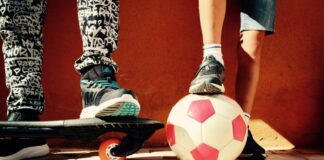 Fußball - Skateboard - Spiel