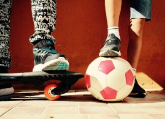 „Kinder helfen Kindern“ Fußball - Skateboard - Spiel