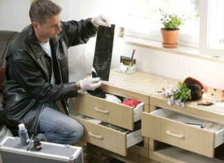 Polizei Hannover informiert: Tag des Einbruchschutzes am 29. Oktober Spurensicherung nach einem Einbruch