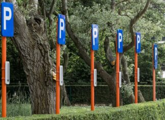 Parkzonen: Neue Regeln in der Südstadt gelten ab 5. Juni Parkplatzschilder