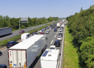 Kurzzeitige Vollsperrung A2 – Reanimation auf der Autobahn – Rettungshubschrauber im Einsatz Verkehrsunfall A2 - Vollsperrung