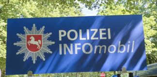 Schild: Infomobil der Polizei