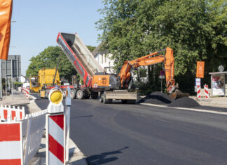 Städtebauförderprogramm 2023: Langenhagen erhält 450.000 Euro für die Weiterentwicklung ihrer Sanierungsgebiete Baustelle - Sanierung einer Asphaltdecke.