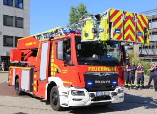 Zwei neue Drehleiterfahrzeuge für die Stadtfeuerwehr Garbsen/Berenbostel Neue Drehleiterfahrzeuge für Feuerwehr Garbsen