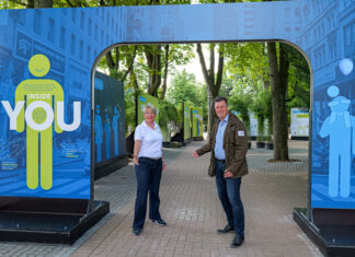 ERLEBNIS-ZOO HANNOVER PRÄSENTIERT AUSSTELLUNG „INSIDE YOU“ Zoo-Prokuristin Jeannine Froehlich-Waschkau und Geschaeftsfuehrer Andreas M Casdorff eroeffnen die neue Ausstellung INSIDE YOU im Erlebnis-Zoo