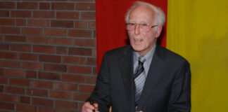 Dr. Heinz Jansen bei Eintrag ins Goldene Buch