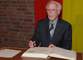 Langenhagens langjähriges Mitglied des Parkbeirates und Naturschutzbeauftragter der Region Dr. Heinz Jansen ist verstorben Dr. Heinz Jansen bei Eintrag ins Goldene Buch