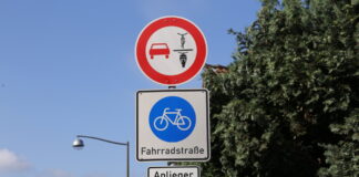 Entlang der Fahrradstraße -Karl-Kellner-Straße- gilt die neue Verkehrsregelung „Anlieger frei“.