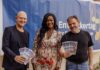 Freuen sich auf den Entdeckertag am 10. September (v. l.) Erster Regionsrat Jens Palandt, Musikerin Alicia Cibola und Veranstaltungsmanager Ingo Papenberg.