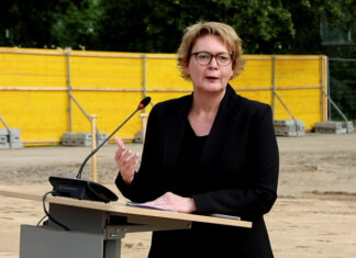 Ministerin Behrens würdigt die herausfordernde und belastende Arbeit der Polizei Niedersachsen Niedersachsens Innenministerin Daniela Behrens