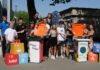 Einige Schülerinnen und Schüler aus der Projektgruppe mit den projektverantwortlichen Lehrern Björn Schmiester (IGS Süd, ganz links), Urte Tuntke und Melanie Abend (IGS Langenhagen, 1 u. 2. V.r.) und Corinna Meyer aus der städtischen Klima- und Umweltschutzleitstelle (obere Reihe Mitte).